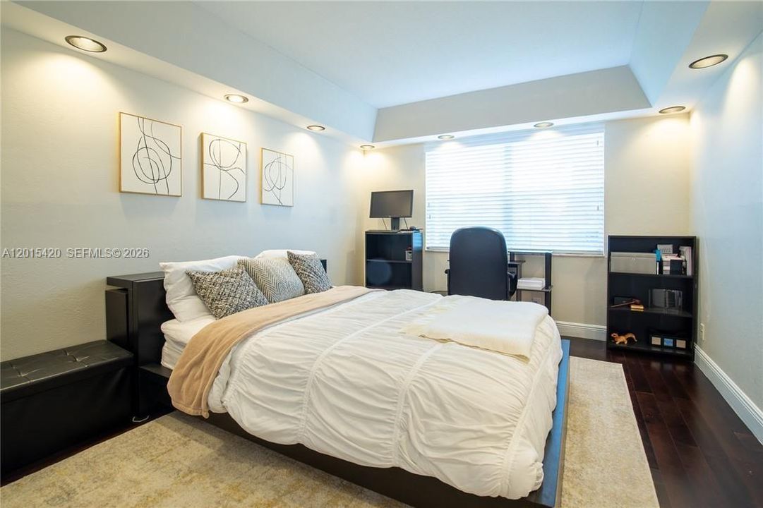 En Venta: $218,500 (2 camas, 2 baños, 1060 Pies cuadrados)