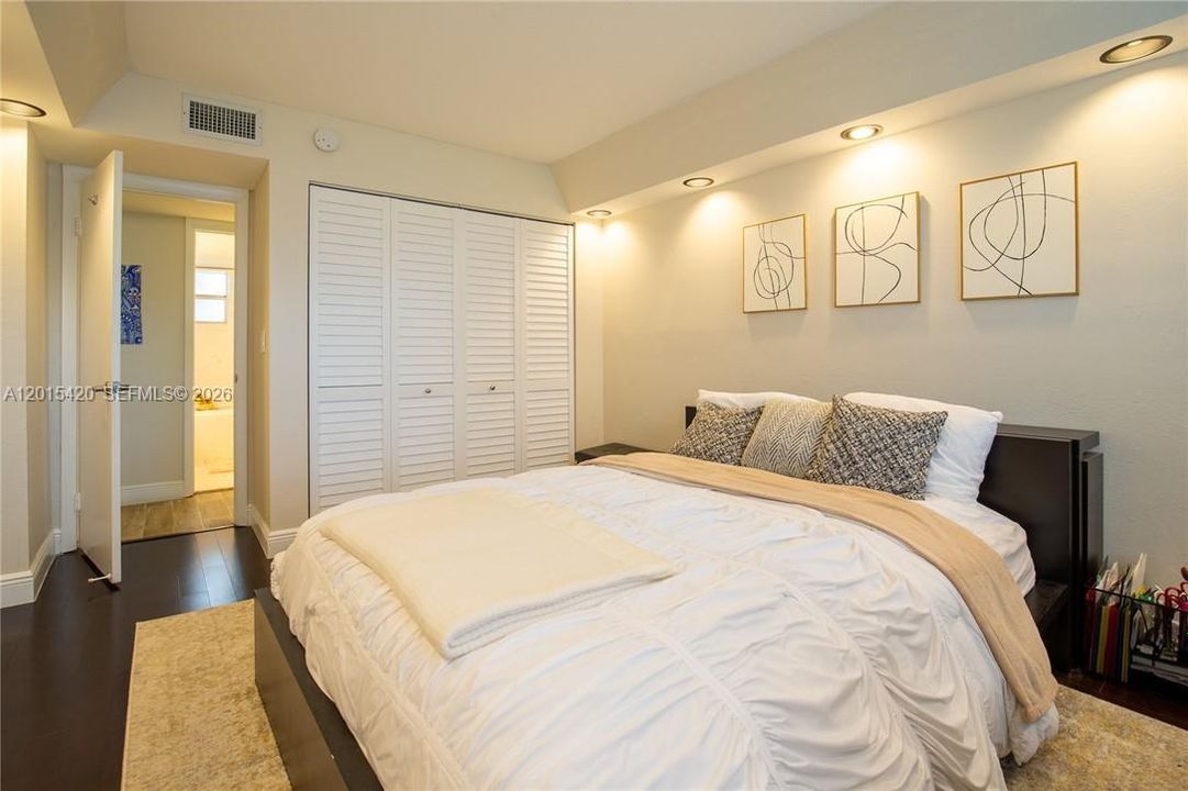En Venta: $218,500 (2 camas, 2 baños, 1060 Pies cuadrados)