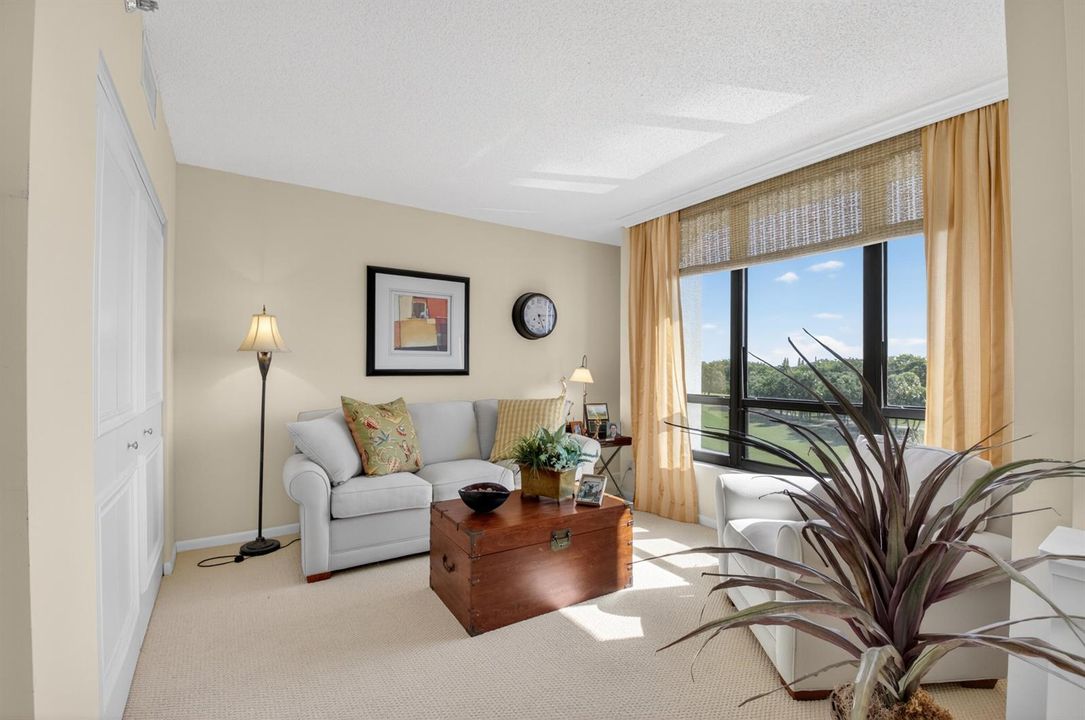 2nd Bedroom/Den