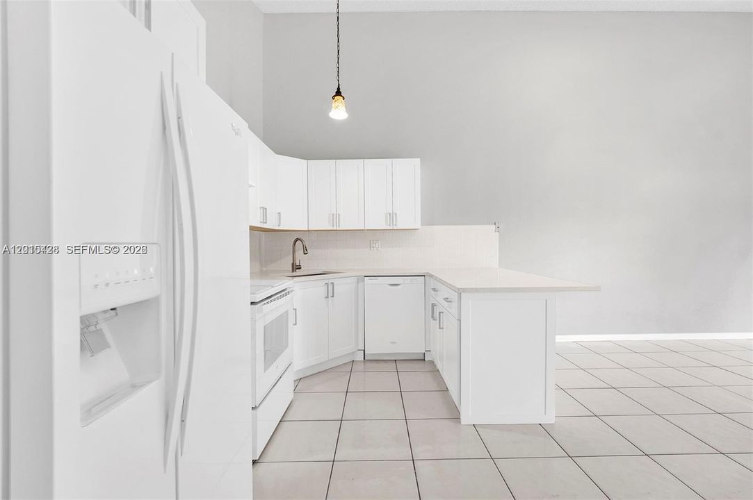 На продажу: $414,950 (3 спален, 2 ванн, 1276 Квадратных фут)