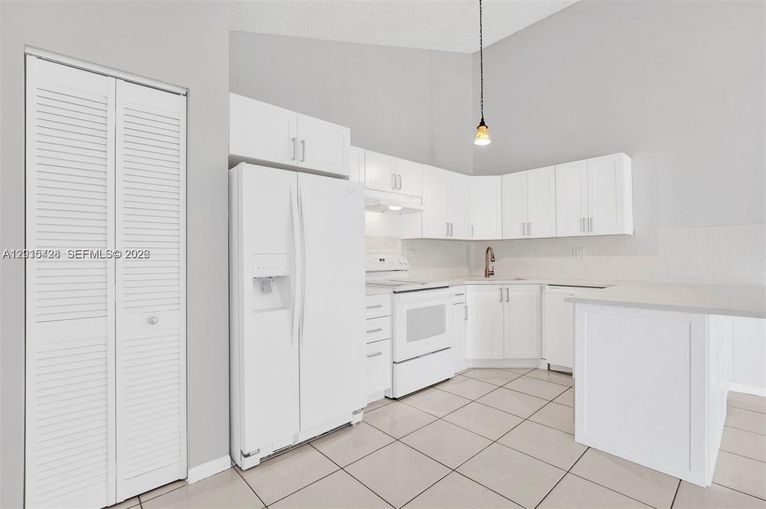 На продажу: $414,950 (3 спален, 2 ванн, 1276 Квадратных фут)