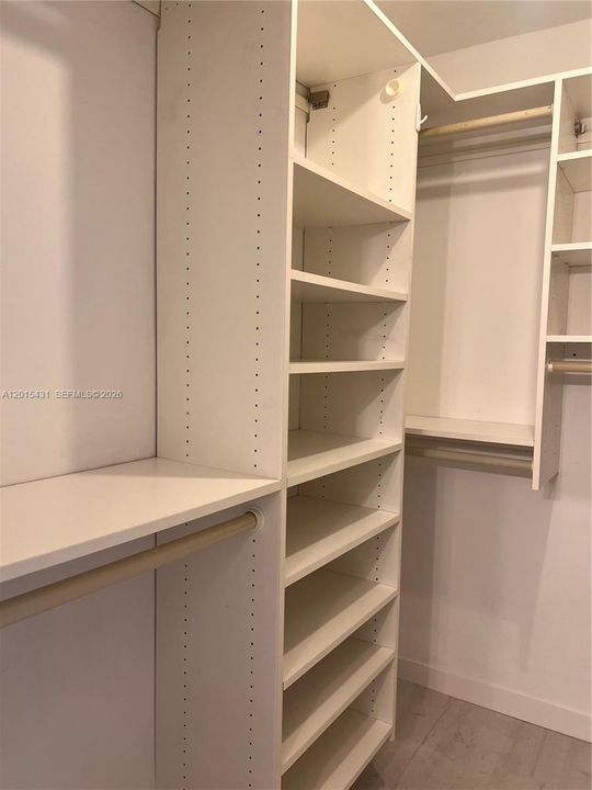 For Sale: $595,000 (1 beds, 1 baths, 972 Square Feet)