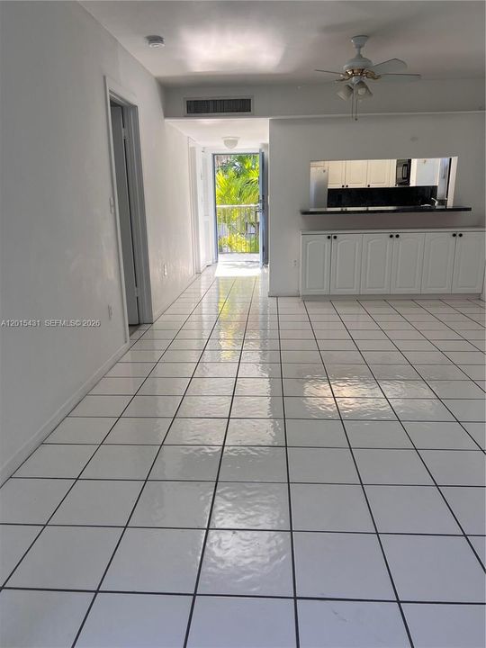 For Sale: $595,000 (1 beds, 1 baths, 972 Square Feet)