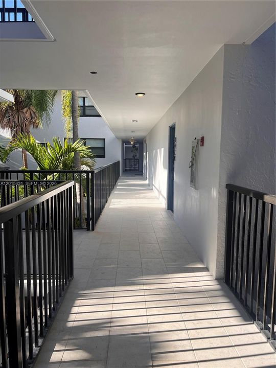 For Sale: $595,000 (1 beds, 1 baths, 972 Square Feet)
