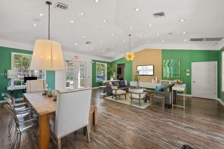 For Rent: $2,917 (2 beds, 2 baths, 1113 Square Feet)