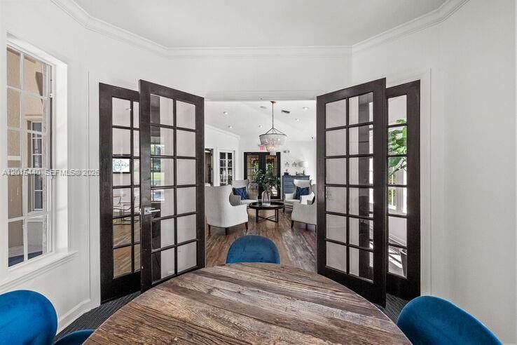 For Rent: $2,917 (2 beds, 2 baths, 1113 Square Feet)