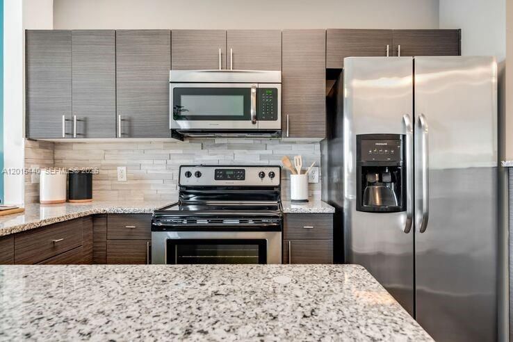 For Rent: $2,917 (2 beds, 2 baths, 1113 Square Feet)
