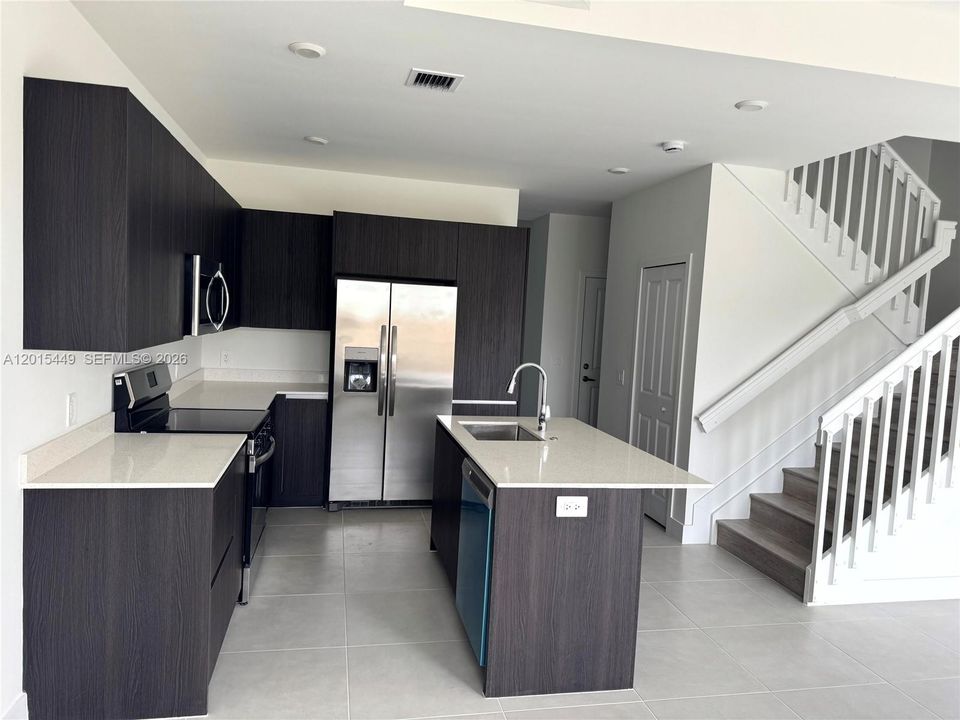 Recently Sold: $365,500 (3 beds, 2 baths, 1558 Square Feet)