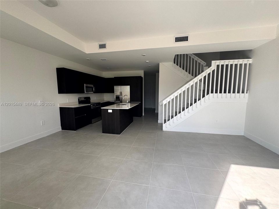 Recently Sold: $365,500 (3 beds, 2 baths, 1558 Square Feet)