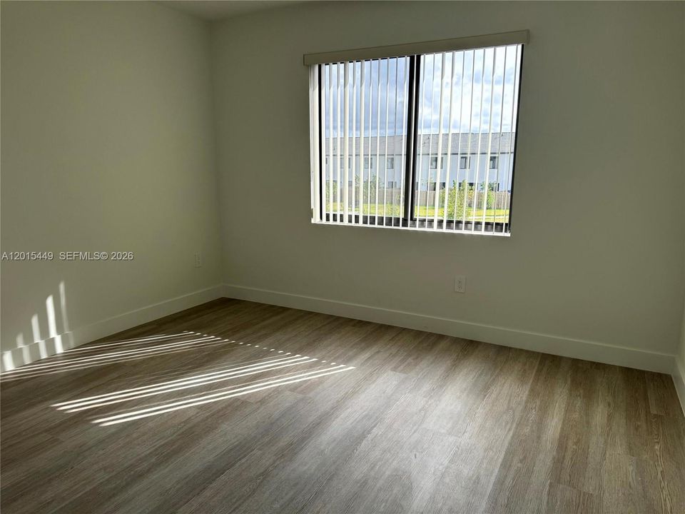 Recently Sold: $365,500 (3 beds, 2 baths, 1558 Square Feet)