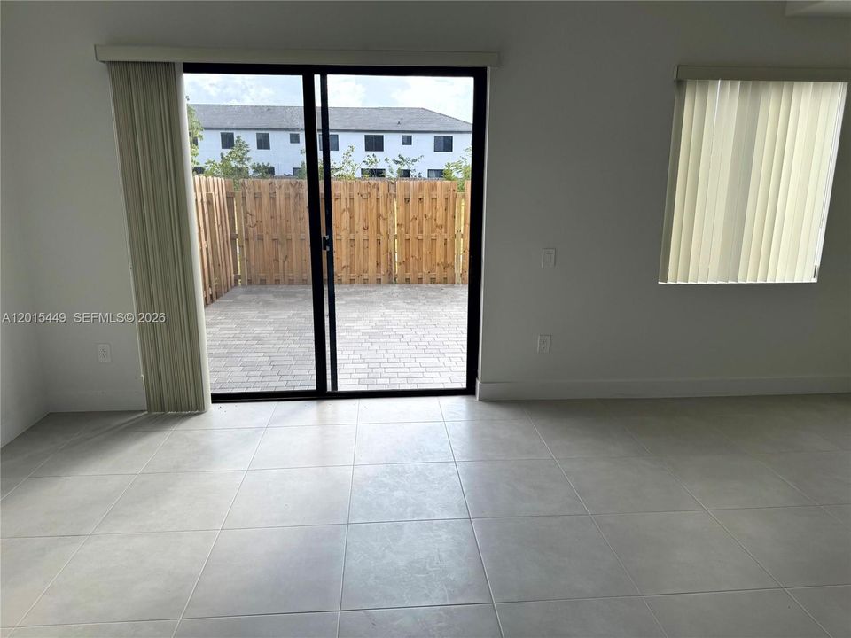 Recently Sold: $365,500 (3 beds, 2 baths, 1558 Square Feet)