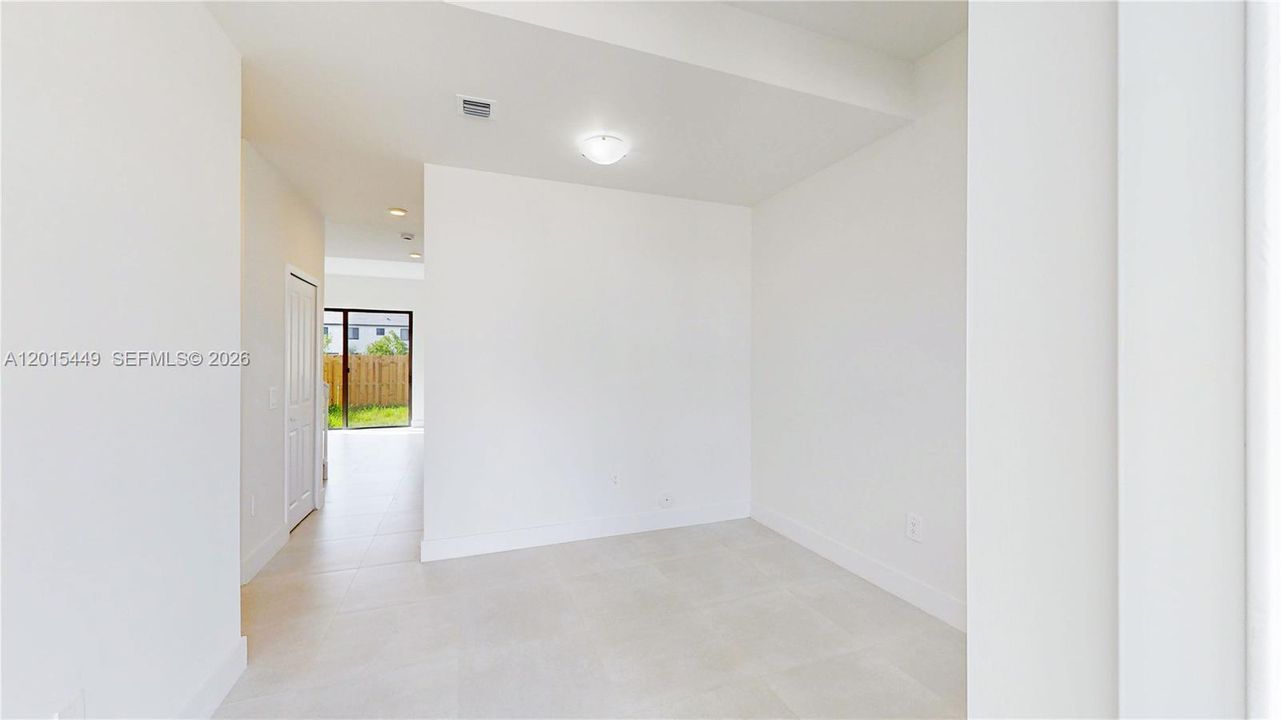 Recently Sold: $365,500 (3 beds, 2 baths, 1558 Square Feet)