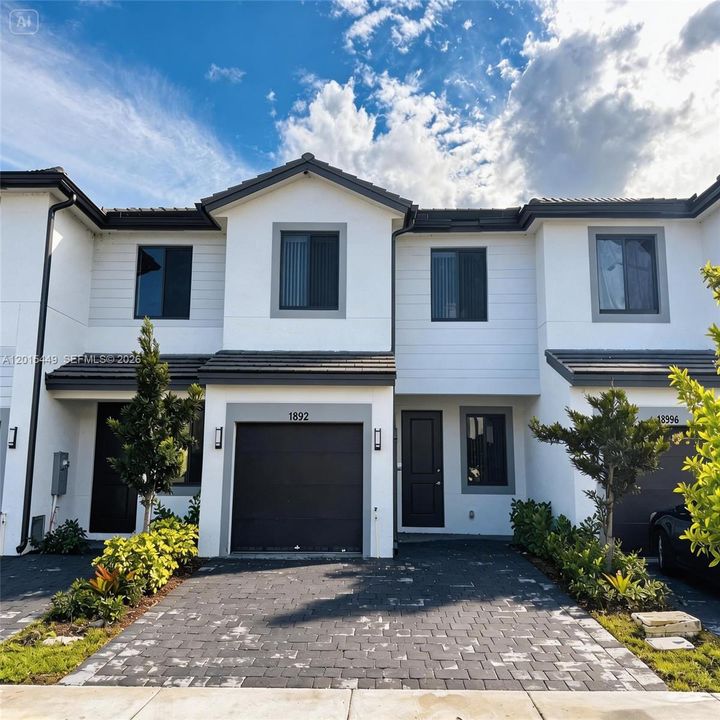 Recently Sold: $365,500 (3 beds, 2 baths, 1558 Square Feet)