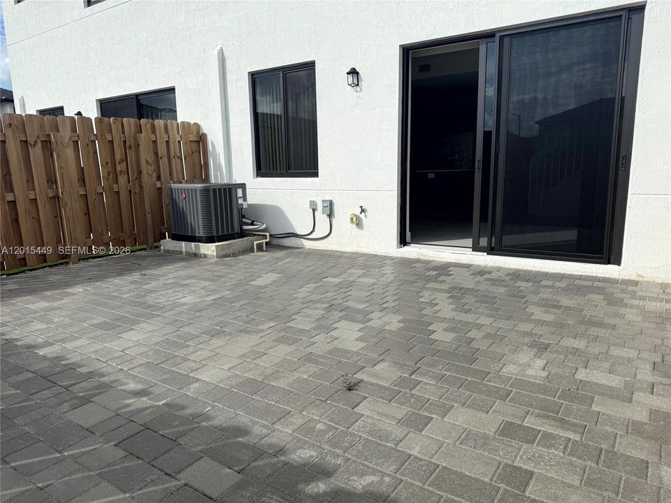 Recently Sold: $365,500 (3 beds, 2 baths, 1558 Square Feet)