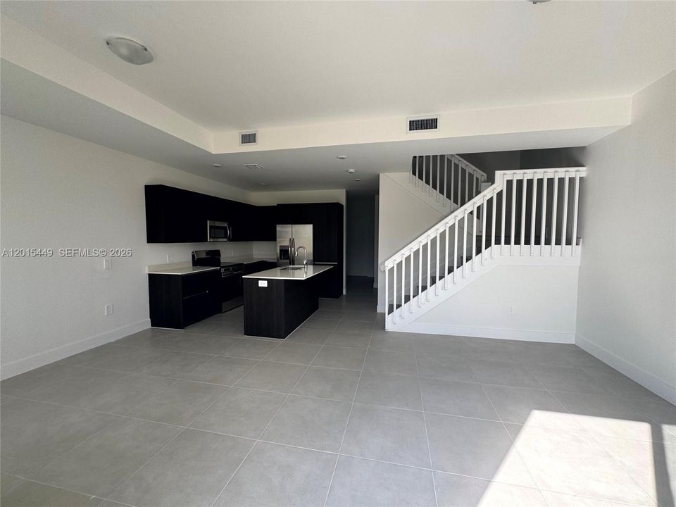 Recently Sold: $365,500 (3 beds, 2 baths, 1558 Square Feet)