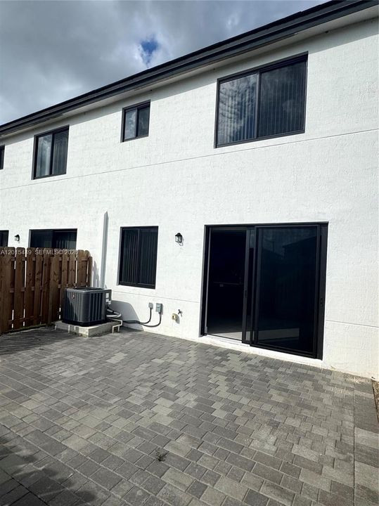 Recently Sold: $365,500 (3 beds, 2 baths, 1558 Square Feet)
