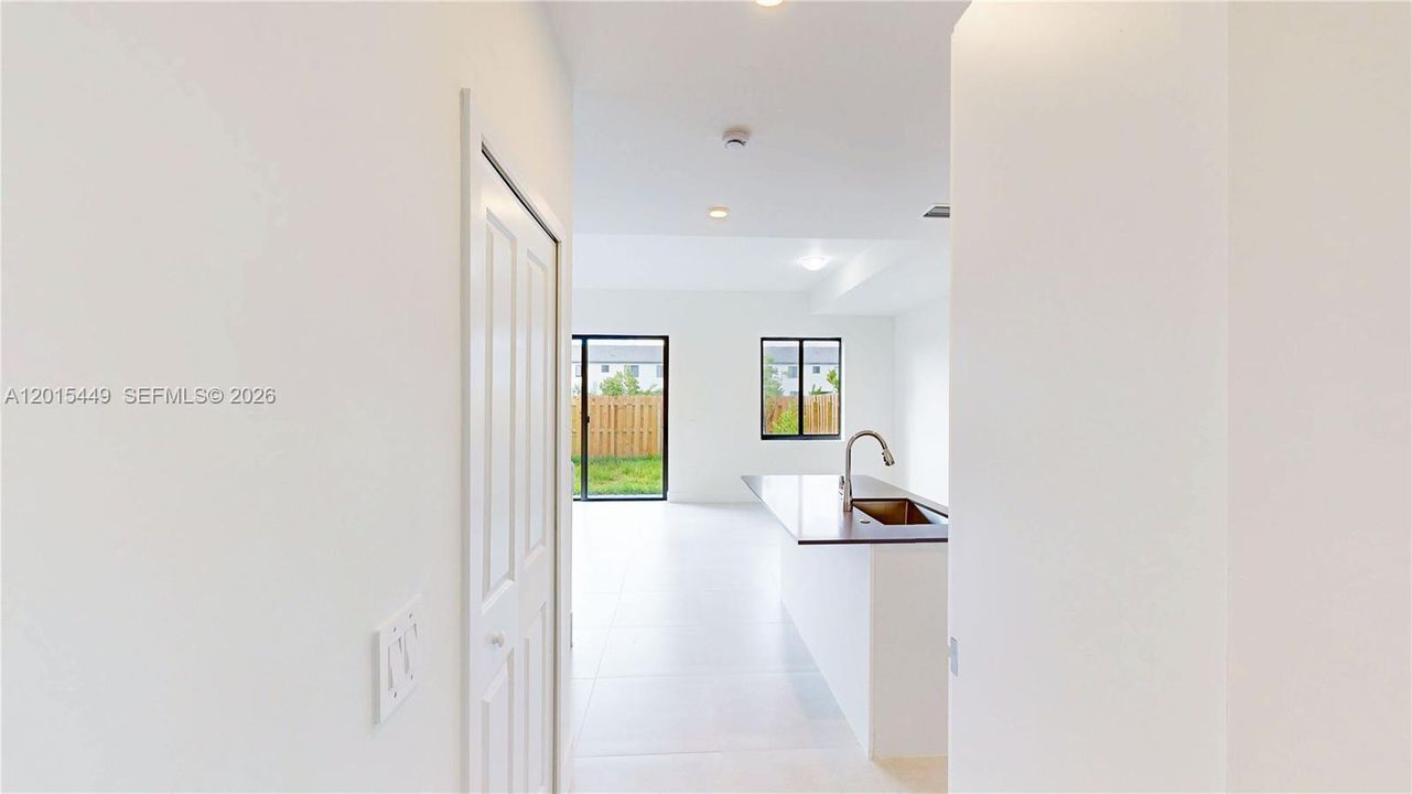 Recently Sold: $365,500 (3 beds, 2 baths, 1558 Square Feet)