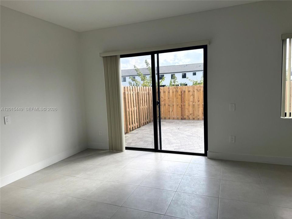 Recently Sold: $365,500 (3 beds, 2 baths, 1558 Square Feet)