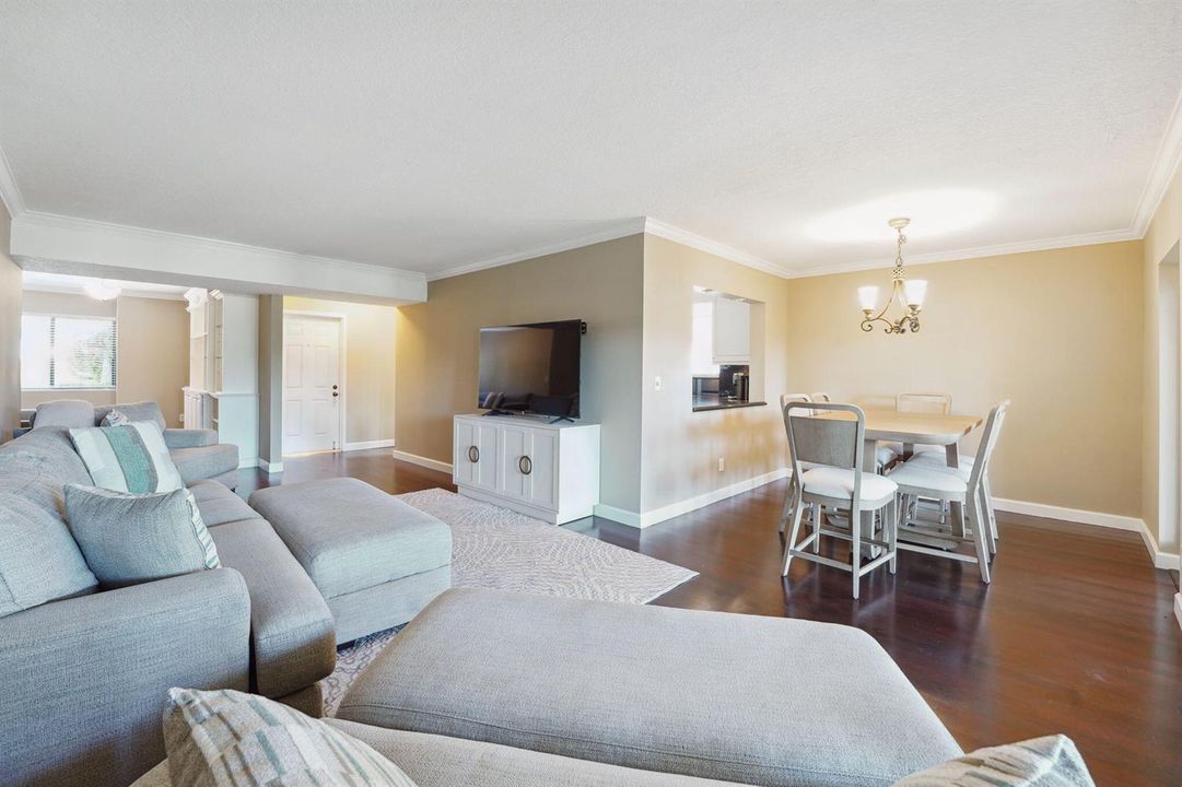 Living Room / Dinning Room