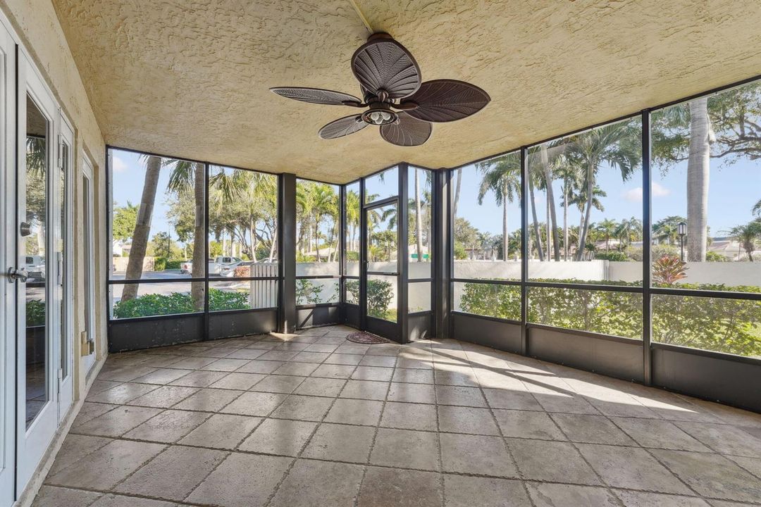 Large screened Lani