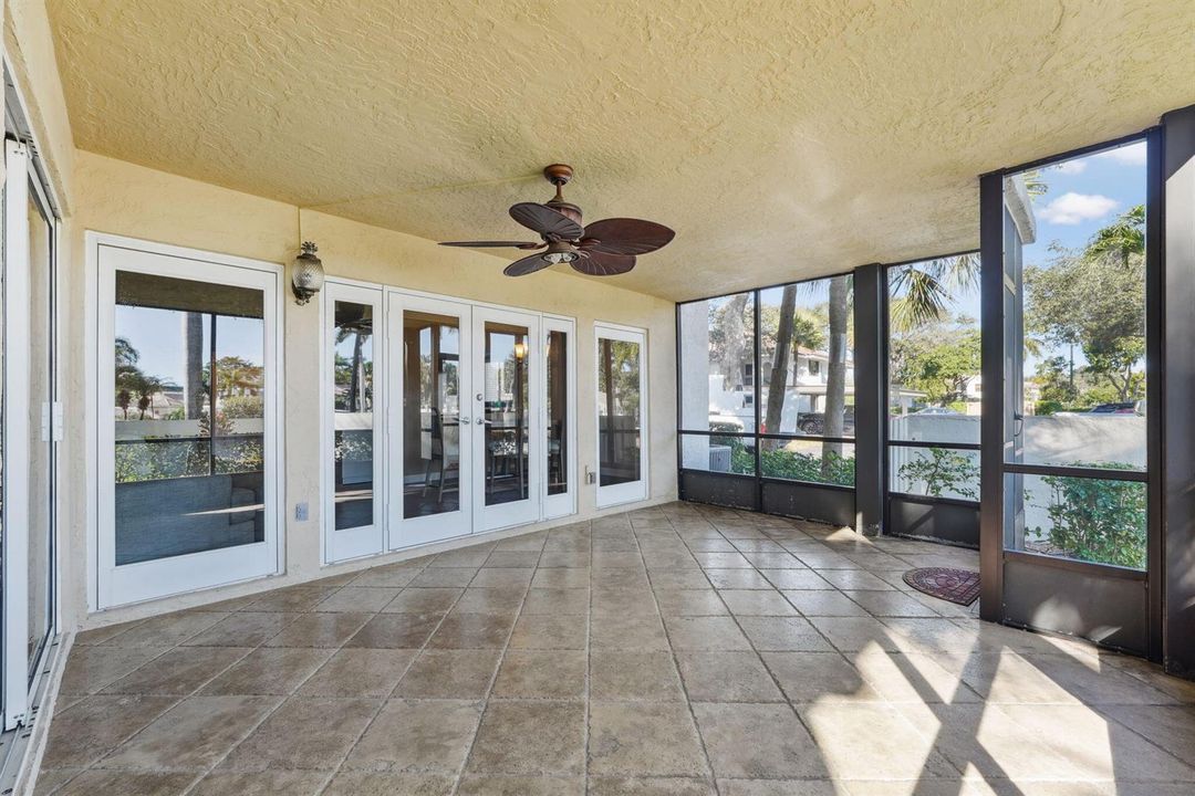 Large screened Lani