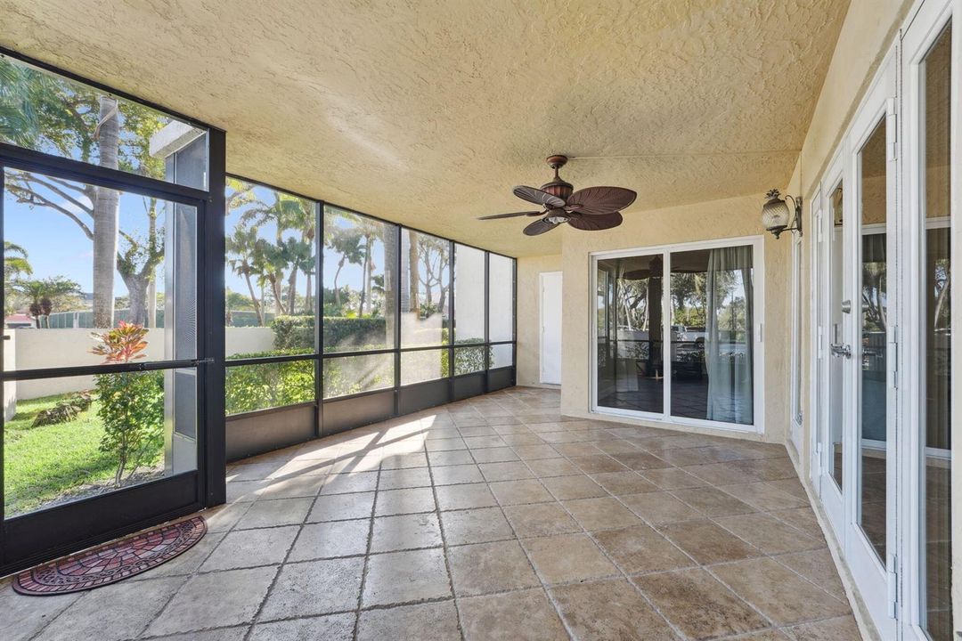 Large screened Lani