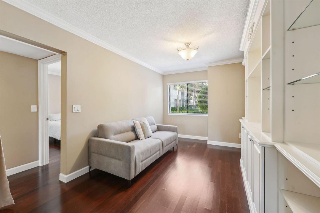 Den / 3rd Bedroom