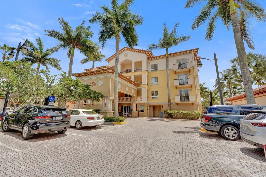 Island House is at the North end of The Palms with it's own Valet and parking area
