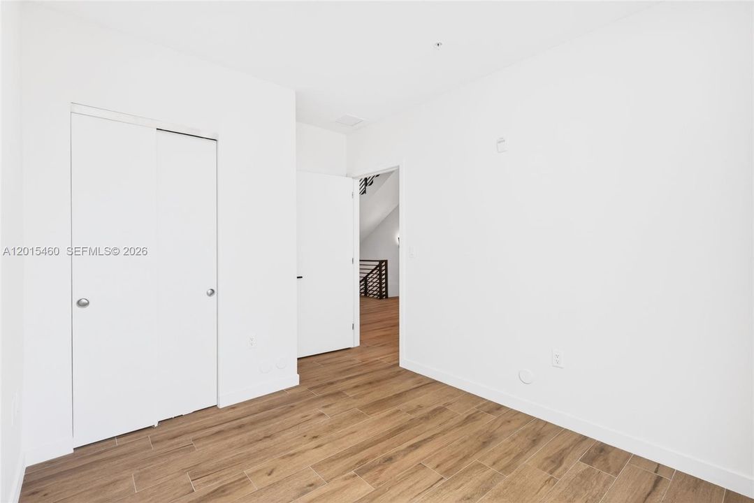 Activo con contrato: $6,400 (3 camas, 3 baños, 1831 Pies cuadrados)