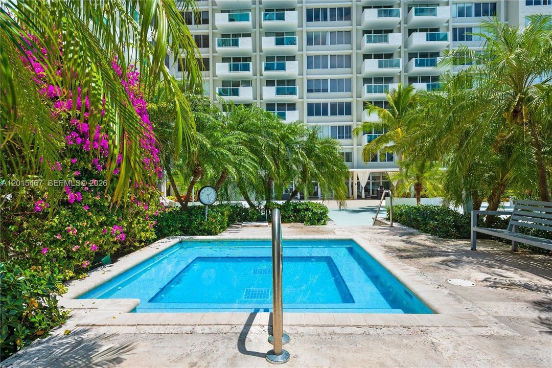 For Rent: $4,750 (1 beds, 1 baths, 837 Square Feet)