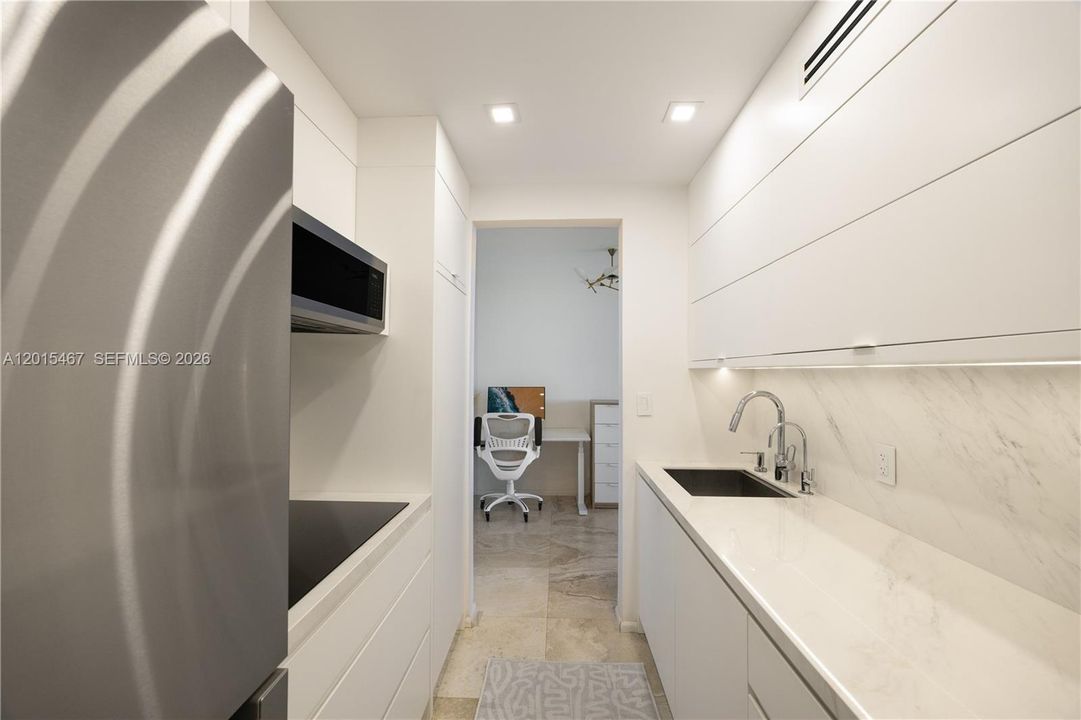 For Rent: $4,750 (1 beds, 1 baths, 837 Square Feet)
