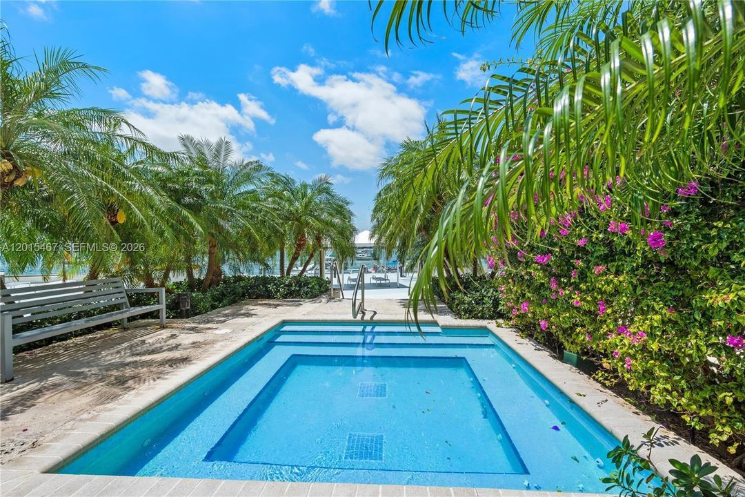 For Rent: $4,750 (1 beds, 1 baths, 837 Square Feet)