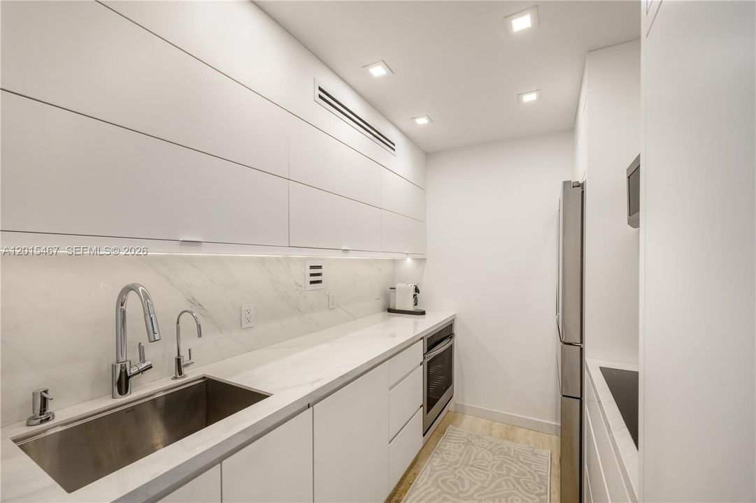 For Rent: $4,750 (1 beds, 1 baths, 837 Square Feet)
