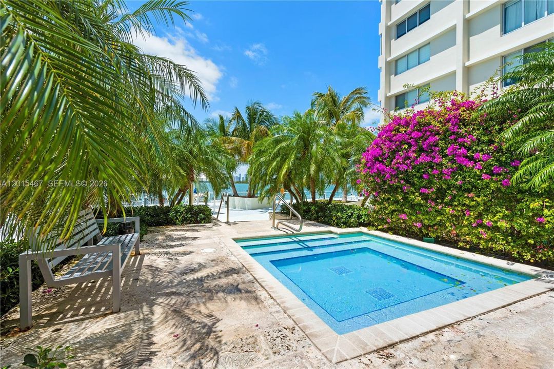 For Rent: $4,750 (1 beds, 1 baths, 837 Square Feet)