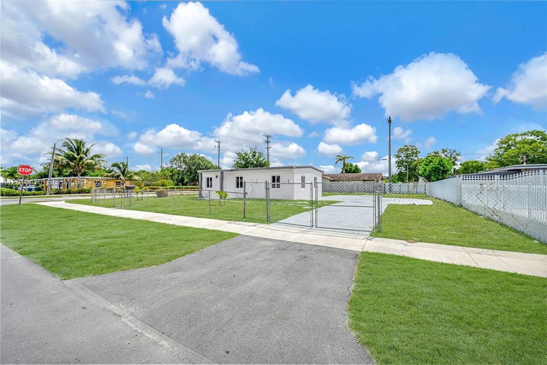 En Venta: $459,000 (3 camas, 1 baños, 864 Pies cuadrados)