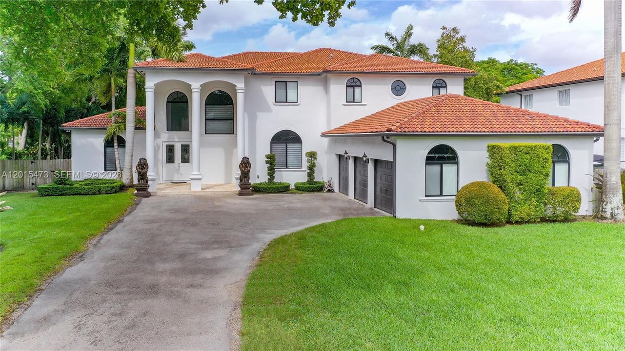 For Rent: $22,000 (5 beds, 5 baths, 4696 Square Feet)