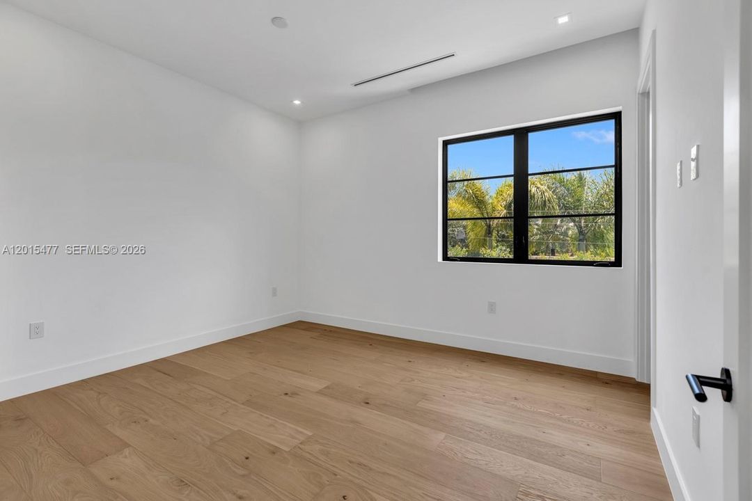 For Sale: $5,890,000 (5 beds, 5 baths, 4074 Square Feet)