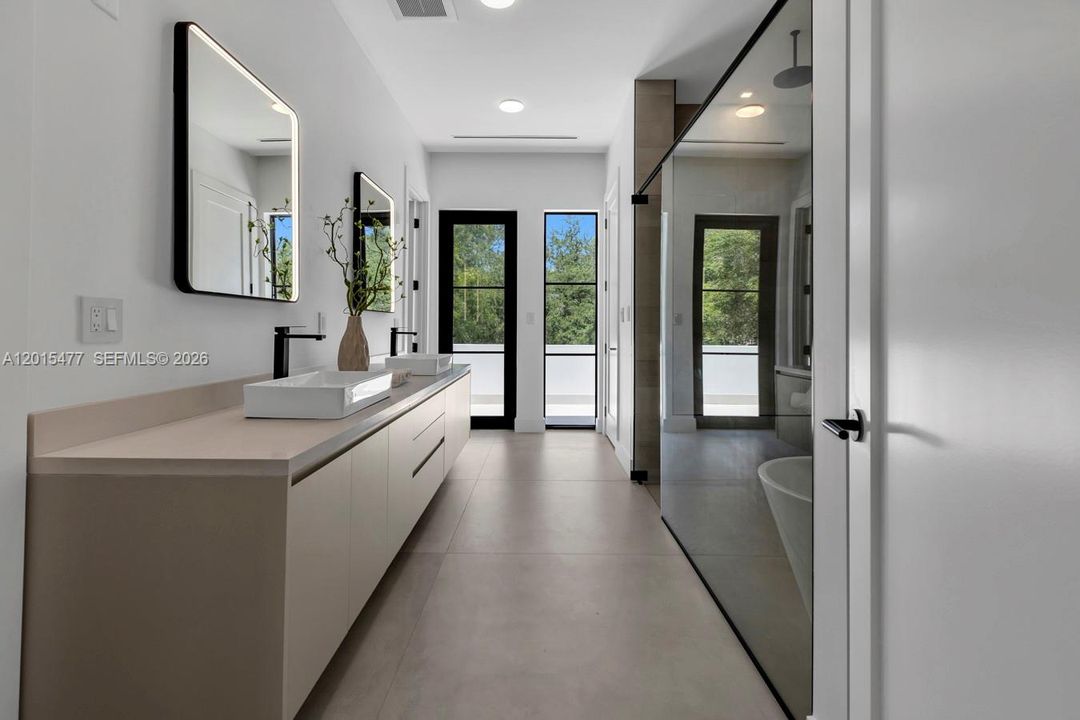 For Sale: $5,890,000 (5 beds, 5 baths, 4074 Square Feet)