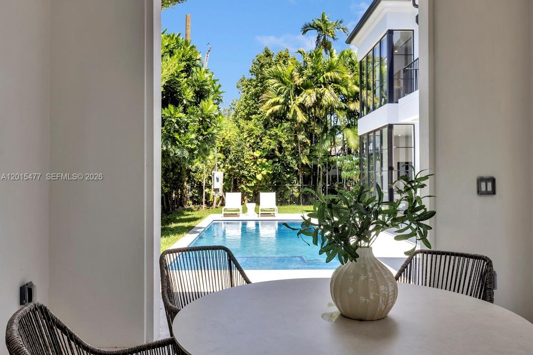 For Sale: $5,890,000 (5 beds, 5 baths, 4074 Square Feet)