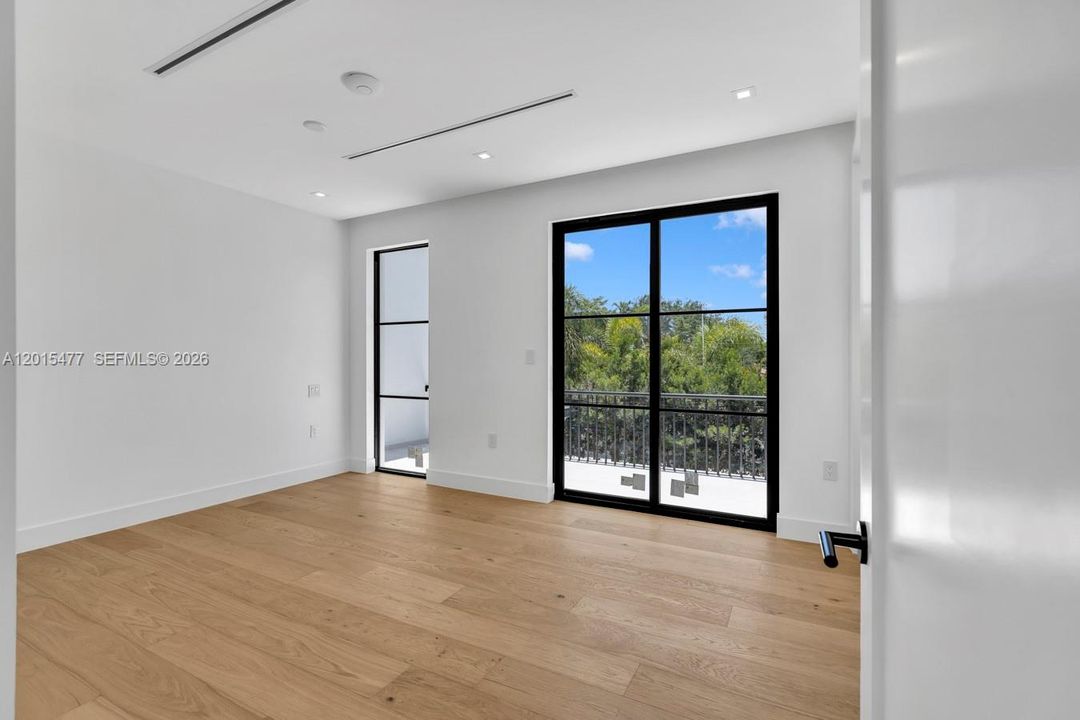 For Sale: $5,890,000 (5 beds, 5 baths, 4074 Square Feet)