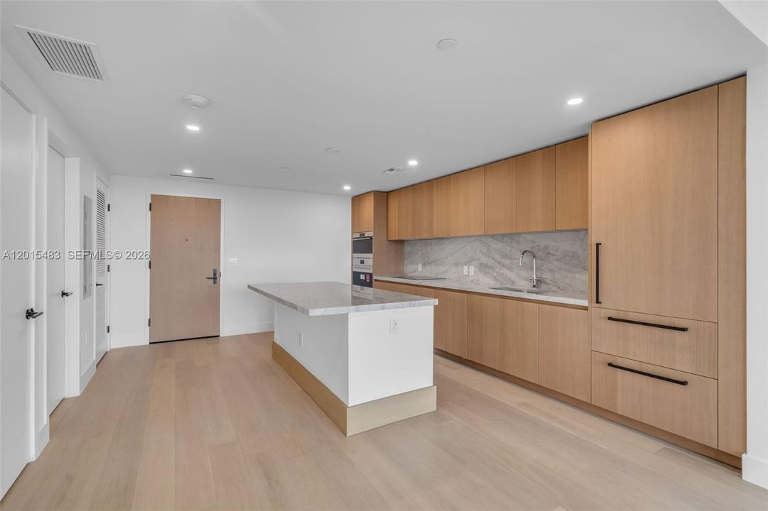 В аренду: $11,990 (1 спален, 1 ванн, 1079 Квадратных фут)