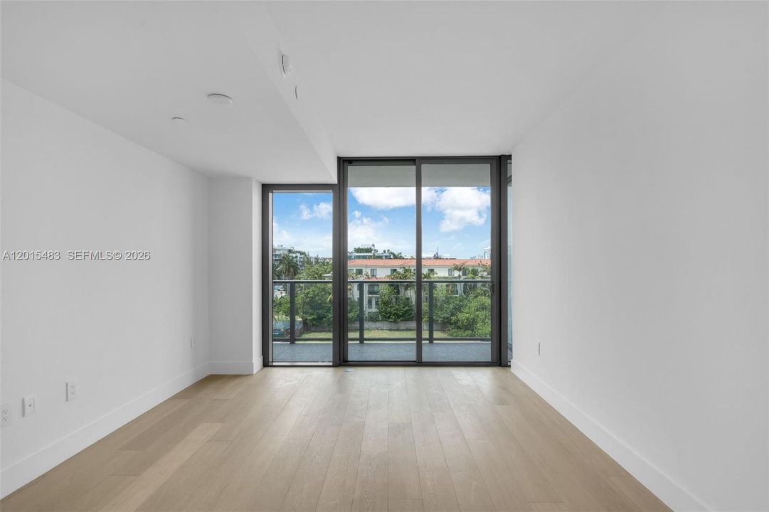 В аренду: $11,990 (1 спален, 1 ванн, 1079 Квадратных фут)