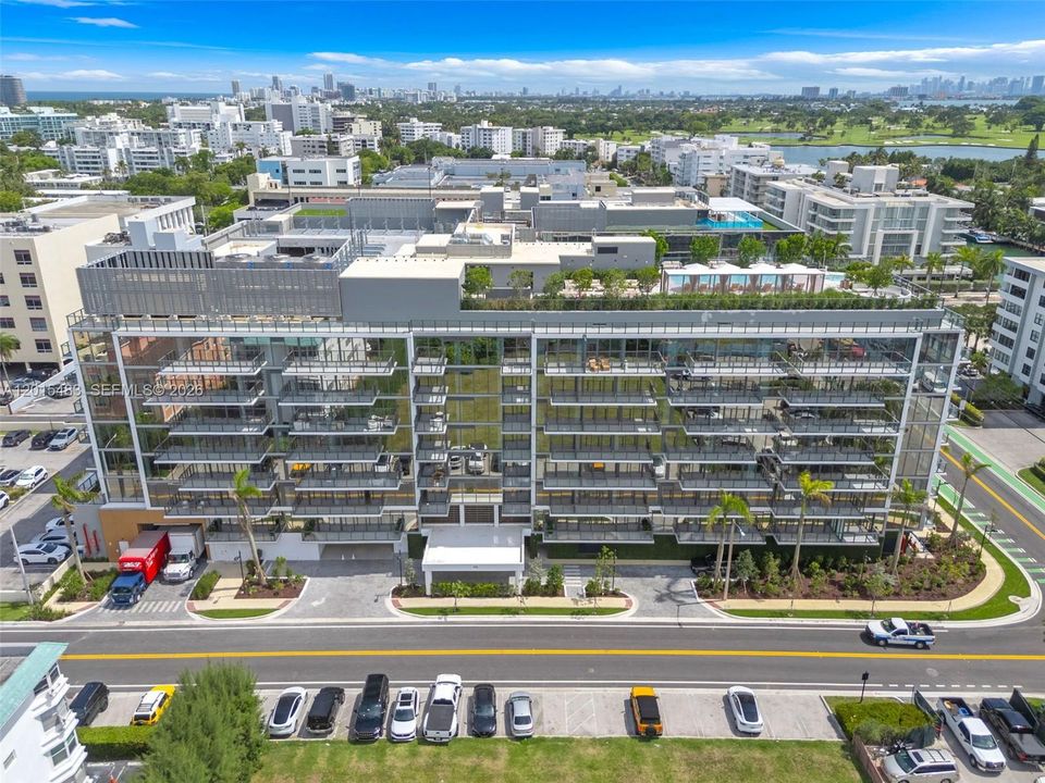 В аренду: $11,990 (1 спален, 1 ванн, 1079 Квадратных фут)