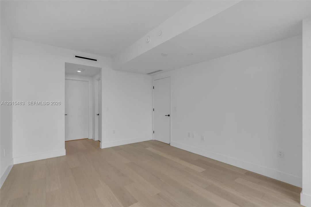 В аренду: $11,990 (1 спален, 1 ванн, 1079 Квадратных фут)