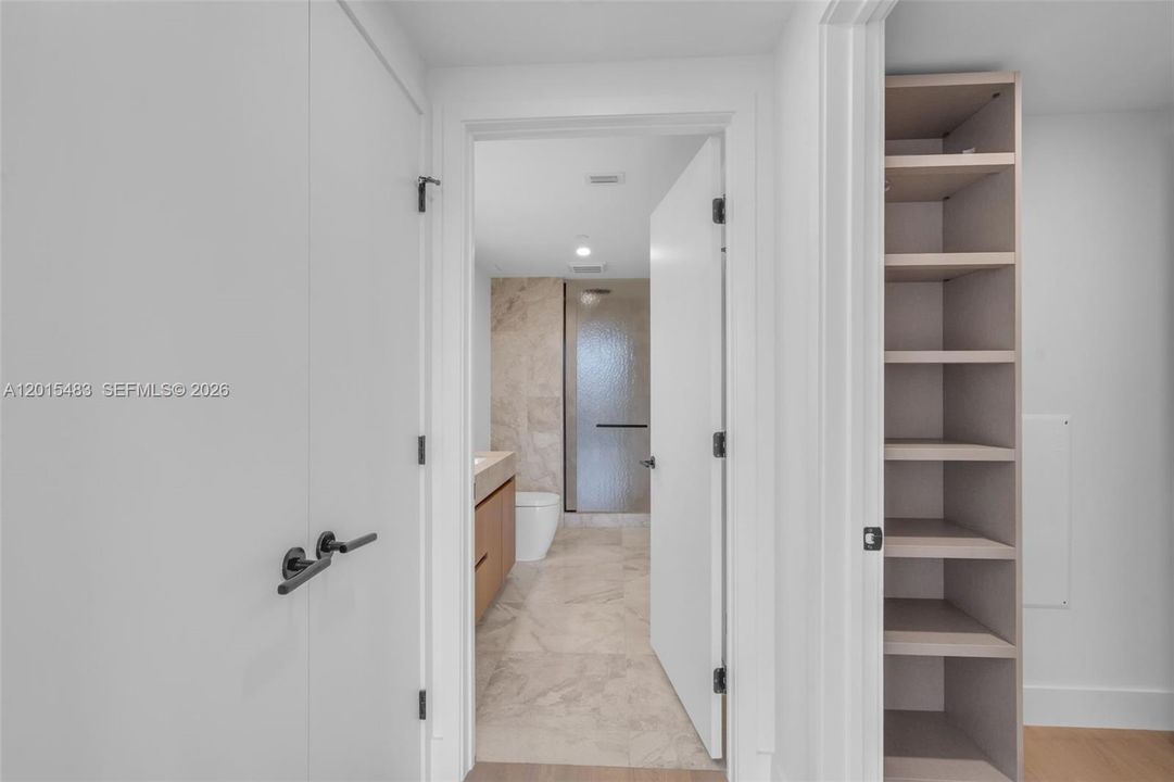 В аренду: $11,990 (1 спален, 1 ванн, 1079 Квадратных фут)