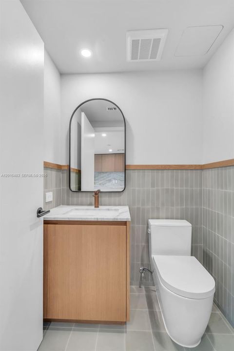 В аренду: $11,990 (1 спален, 1 ванн, 1079 Квадратных фут)