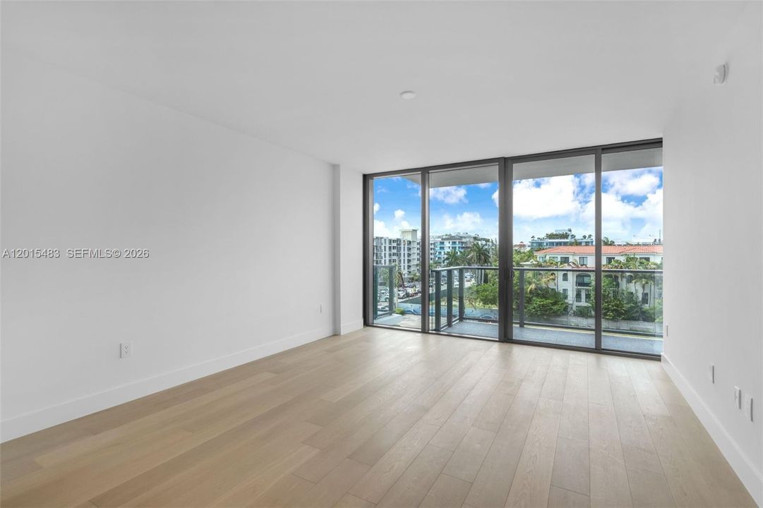В аренду: $11,990 (1 спален, 1 ванн, 1079 Квадратных фут)