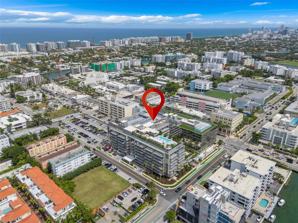 В аренду: $11,990 (1 спален, 1 ванн, 1079 Квадратных фут)