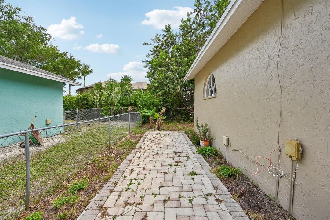 SIDE YARD