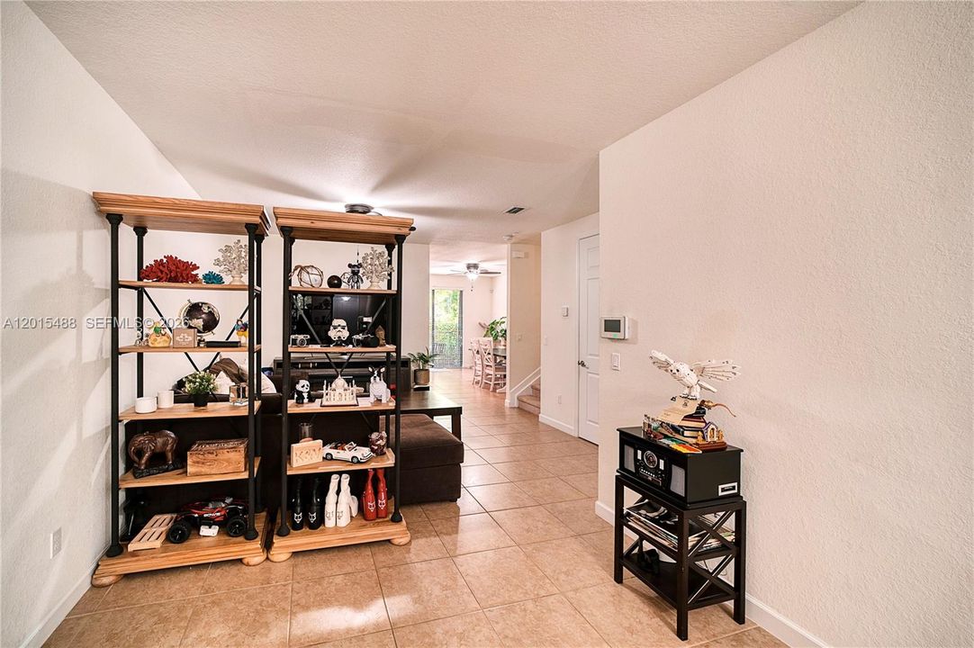 For Sale: $499,000 (3 beds, 2 baths, 1466 Square Feet)